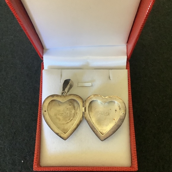 Vintage sterling silver heart shape locket pendant - Picture 3 of 5